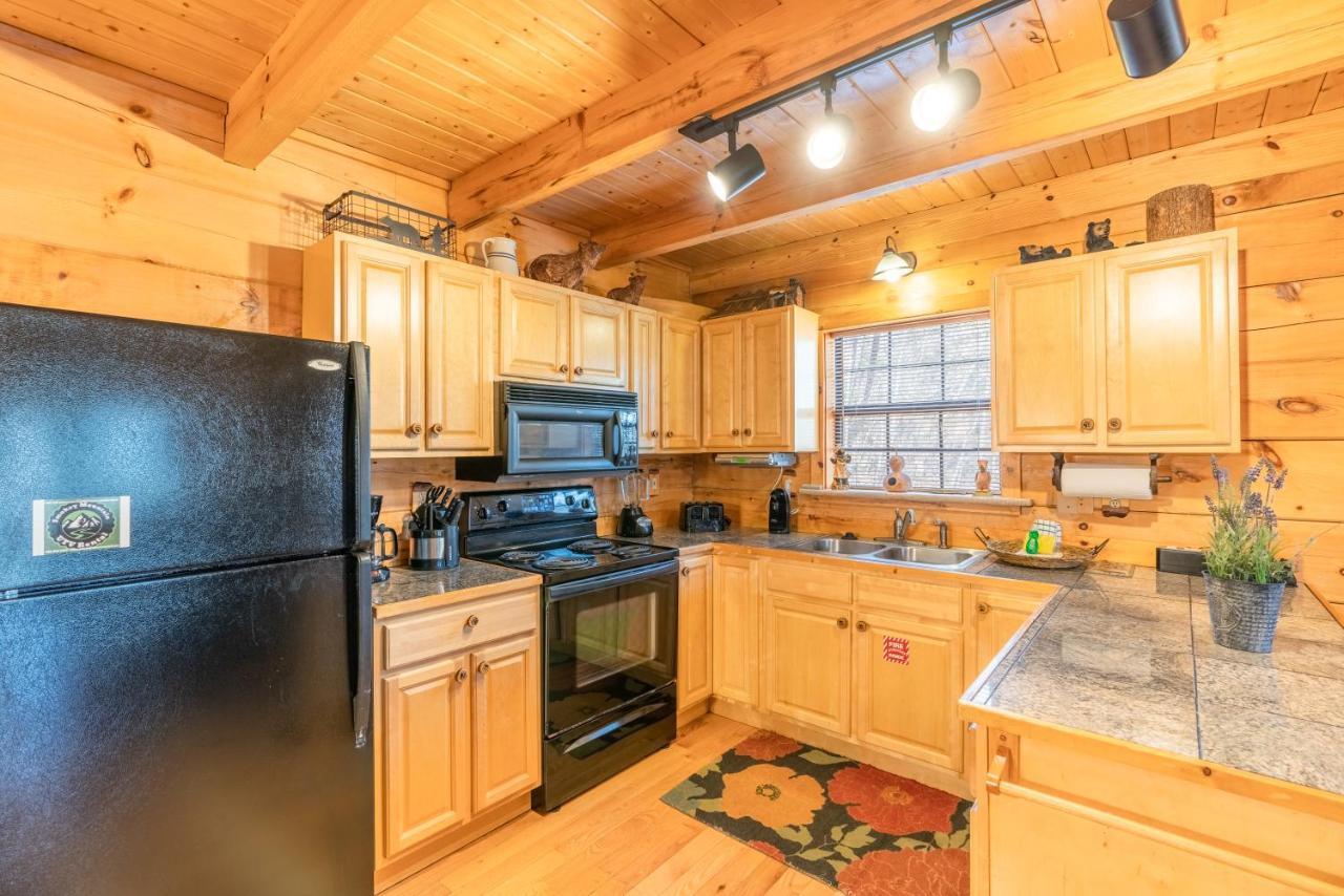 Moonshine Ridge Cabin With Hot Tub And Fire Pit Pigeon Forge Zewnętrze zdjęcie