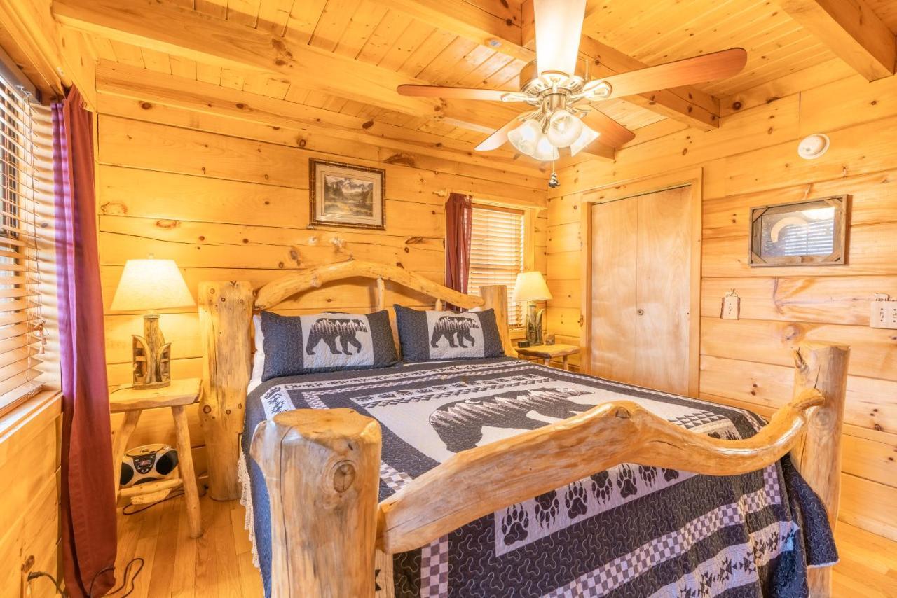 Moonshine Ridge Cabin With Hot Tub And Fire Pit Pigeon Forge Zewnętrze zdjęcie