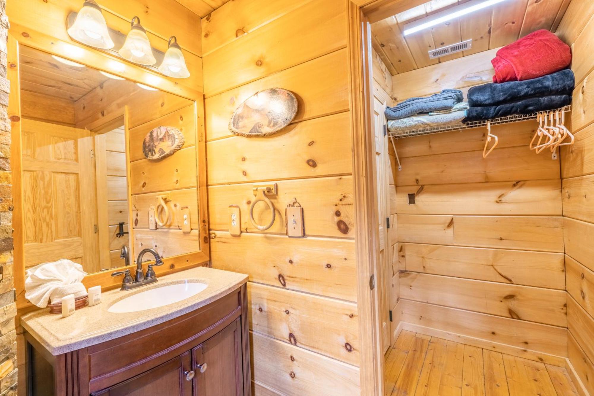 Moonshine Ridge Cabin With Hot Tub And Fire Pit Pigeon Forge Zewnętrze zdjęcie